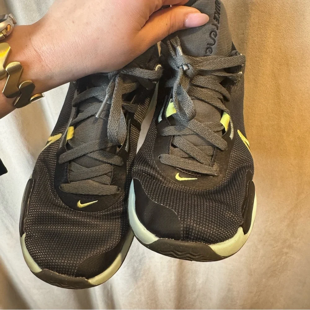 Nike Renew Elevate 3 'Black Jade Ice'  2023‎ Women’s Size 9.5 Athletic Shoe